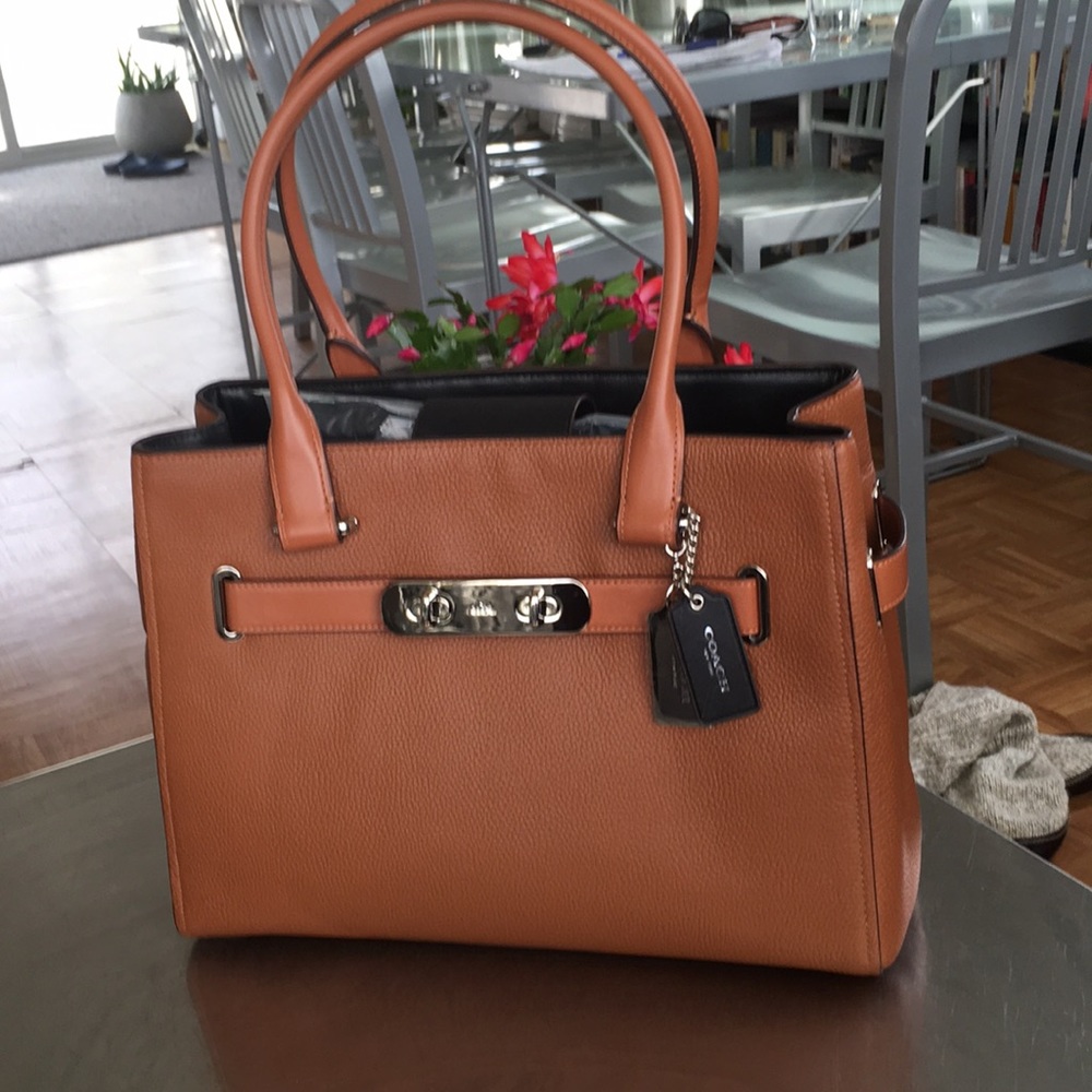 COACH/ SWAGGER/ CARRYALL/Leather/ NWOT/
